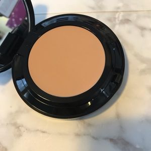 1.25 Cool Ivory BN Bobbi Brown Skin Moisture Found